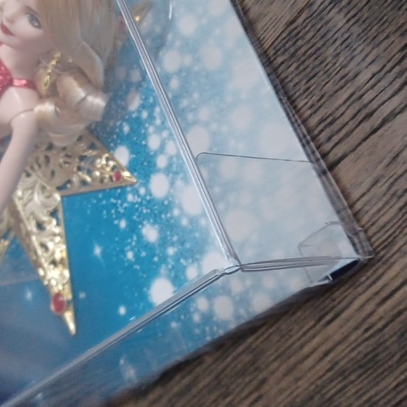 2017 Barbie Star Red Shimmery Holiday Gown Doll Mattel #DYX39 - Picture 11 of 12